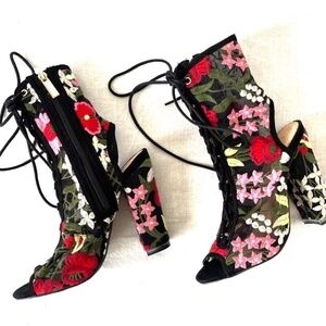 Liliana Chasity Floral Embroidery Lace Up Peeptoe Bootie - size 7